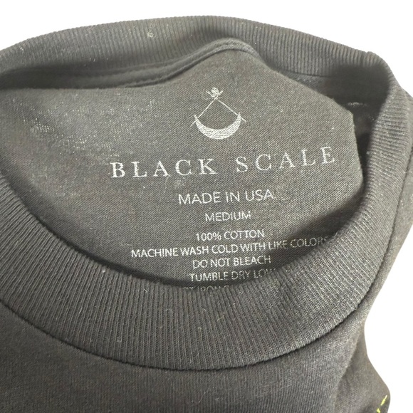 Black Scale Men’s Classic Graphic Crewneck Flag Tee in Black/Yellow Size M - Picture 3 of 7